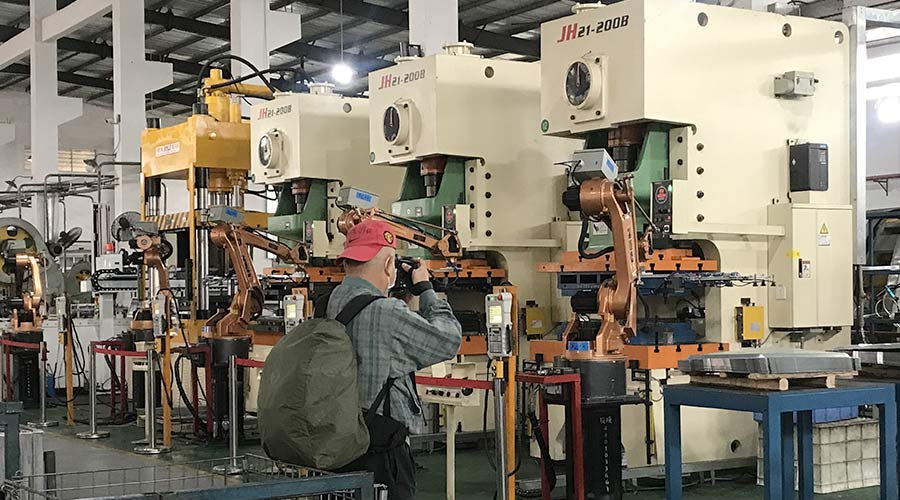 江門市攝影協(xié)會蒞臨金環(huán)電器拍攝交流  用鏡頭見證實力！
