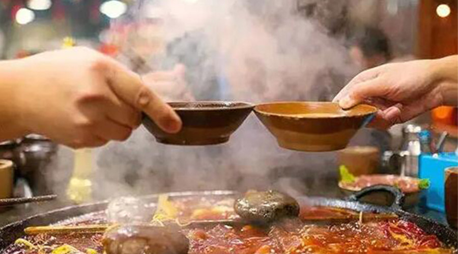 冬天火鍋團(tuán)建引來一身火鍋味  衣物烘干機(jī)化解職場(chǎng)尷尬！